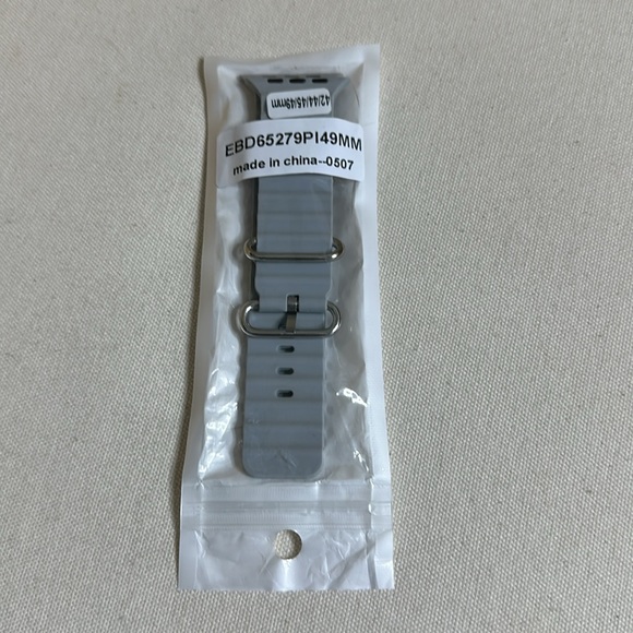 NIP Sporty Light Gray Ocean Loop Watchband Fits 42,44,45 & 49 mm Apple Watch - Picture 3 of 7